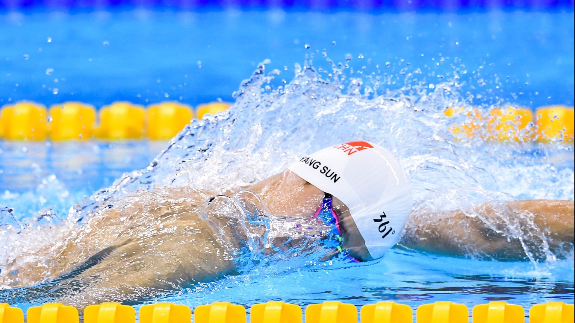 “新加坡泳池激战!2025世界游泳锦标赛精彩开幕”